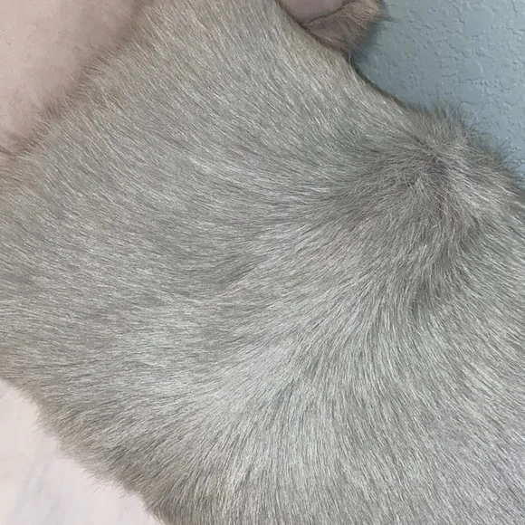 Like new luxury Cloud9 design down 100% dyed lamb fur Pillow Set Accent Pillows